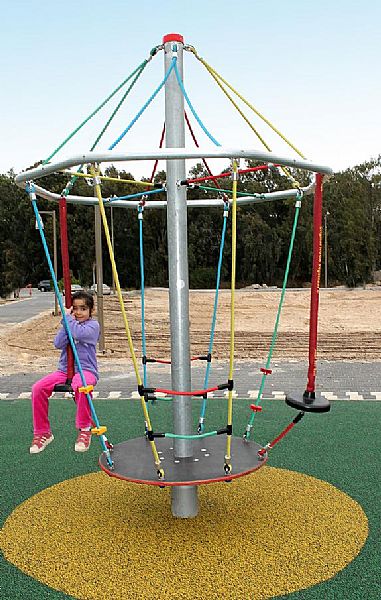 קרוסלה אקרובטית "פעלולון מסתובב"